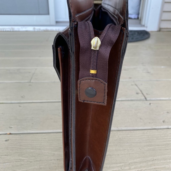 VINTAGE Unisex vegan brown leather portfolio , Size: 17”W x 12”H x 3”D - Picture 5 of 14